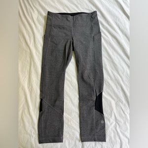 Lululemon cropped grey and black leggings, size 4